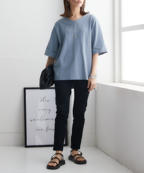 nissen(ニッセン)の「綿100%バスク折り返し袖Vネックトップス(Tシャツ/カットソー・レディース・ラベンダー/グレイッシュベージュ/ブラック/グレイッシュブルー/オフホワイト/ライトカーキ・L~LL/S~M)」の20枚目の写真