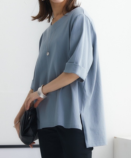nissen(ニッセン)の「綿100%バスク折り返し袖Vネックトップス(Tシャツ/カットソー・レディース・ラベンダー/グレイッシュベージュ/ブラック/グレイッシュブルー/オフホワイト/ライトカーキ・L~LL/S~M)」の21枚目の写真