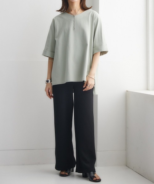 nissen(ニッセン)の「綿100%バスク折り返し袖Vネックトップス(Tシャツ/カットソー・レディース・ラベンダー/グレイッシュベージュ/ブラック/グレイッシュブルー/オフホワイト/ライトカーキ・L~LL/S~M)」の19枚目の写真