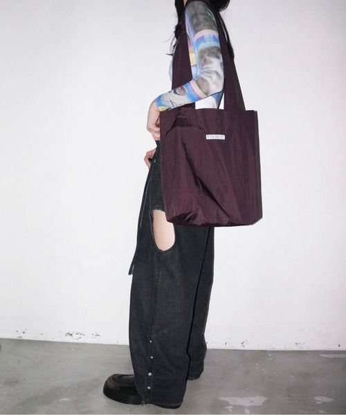 musubore（ムスボレ）の「wide shoulder logo tote / ワイドショルダーロゴトート（トートバッグ・レディース・その他/シルバー/グリーン/ネイビー/ワインレッド/ピンク/ライトグリーン・FREE）」の5枚目の写真