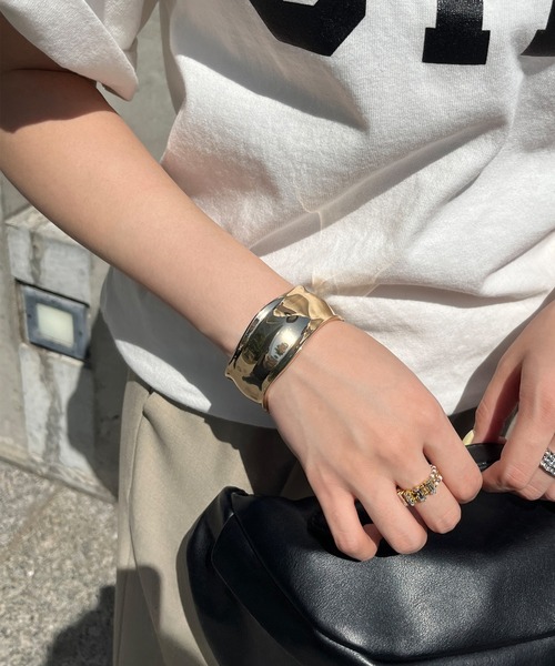 DouDou（ドゥドゥ）の「ワイドバングル（ブレスレット・レディース・シルバー/ゴールド・FREE）」の2枚目の写真