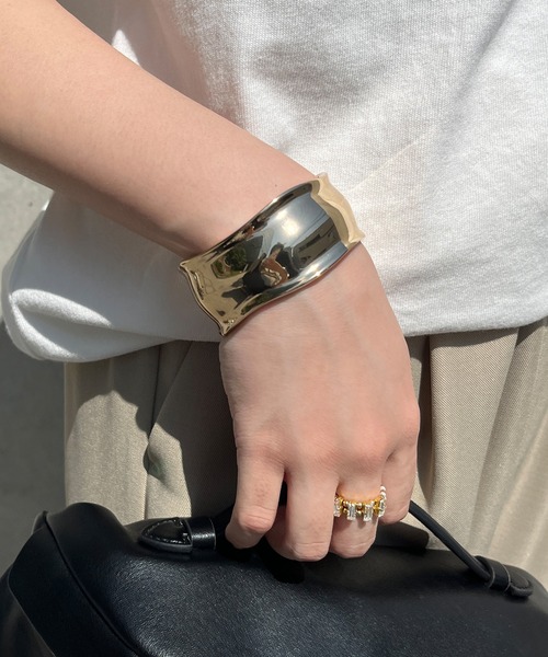 DouDou（ドゥドゥ）の「ワイドバングル（ブレスレット・レディース・シルバー/ゴールド・FREE）」の5枚目の写真