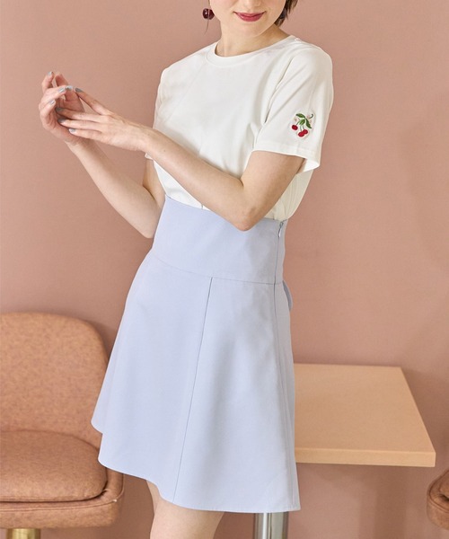 tocco closet(トッコ クローゼット)の「袖口ワンポイント刺繍ボディケアTシャツ(Tシャツ/カットソー・レディース・イエロー/ピンク/ホワイト系4/ブラック系1/ブラック系3/ホワイト系1/ホワイト系2/グレイッシュブルー/ホワイト系3/ブラック系2/ブラック系4/チャコールグレー・M)」の16枚目の写真