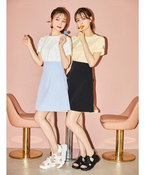 tocco closet(トッコ クローゼット)の「袖口ワンポイント刺繍ボディケアTシャツ(Tシャツ/カットソー・レディース・イエロー/ピンク/ホワイト系4/ブラック系1/ブラック系3/ホワイト系1/ホワイト系2/グレイッシュブルー/ホワイト系3/ブラック系2/ブラック系4/チャコールグレー・M)」の19枚目の写真