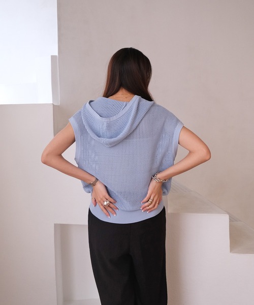 AKTE（アクテ）の「フーディーメッシュニットプルオーバー