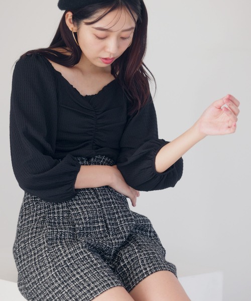 mysty woman(ミスティウーマン)の「ギャザーシャーリングプルオーバー 972186(Tシャツ/カットソー・レディース・ベージュ/ブラック/オフホワイト・FREE)」の1枚目の写真