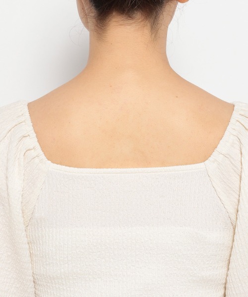 mysty woman(ミスティウーマン)の「ギャザーシャーリングプルオーバー 972186(Tシャツ/カットソー・レディース・ベージュ/ブラック/オフホワイト・FREE)」の10枚目の写真