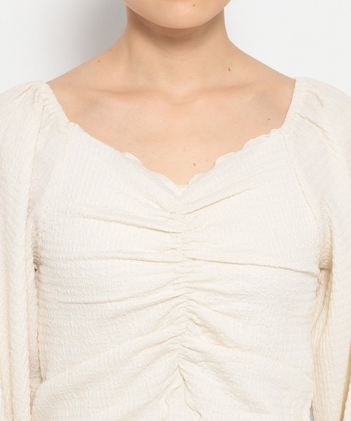 mysty woman(ミスティウーマン)の「ギャザーシャーリングプルオーバー 972186(Tシャツ/カットソー・レディース・ベージュ/ブラック/オフホワイト・FREE)」の11枚目の写真
