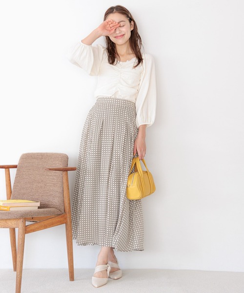 mysty woman(ミスティウーマン)の「ギャザーシャーリングプルオーバー 972186(Tシャツ/カットソー・レディース・ベージュ/ブラック/オフホワイト・FREE)」の17枚目の写真