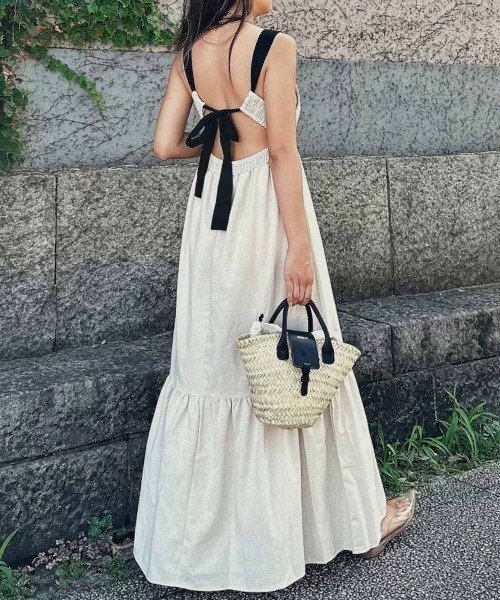 バックリボンシャーリングドレス
