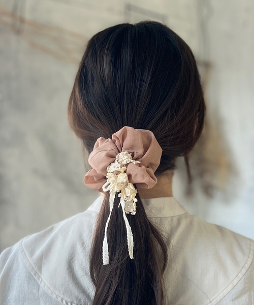 m.soeur（エムスール）の「かすみ草とつるレースのシュシュ（シュシュ・レディース・グリーン/グレー/ピンク・FREE）」の11枚目の写真