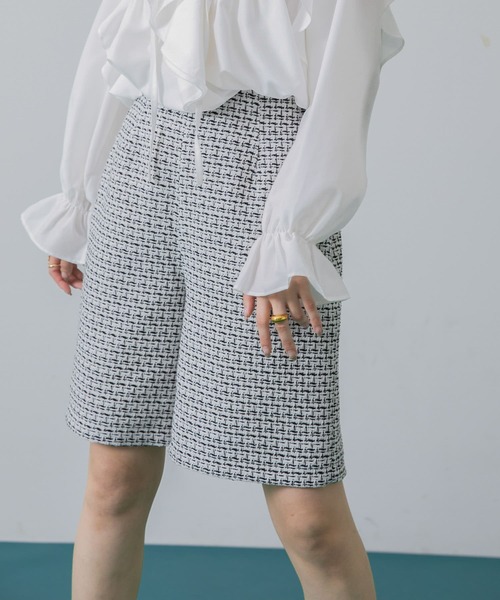 HEYUMM(ヘユム)の「ツィードバミューダパンツ(その他パンツ・レディース・ブラック/オフホワイト・MEDIUM/SMALL)」の1枚目の写真