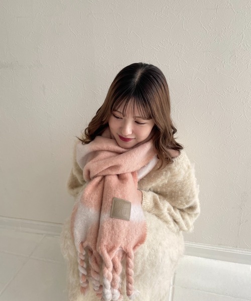 mellowneon（メロウネオン）の「ニュアンスカラーツイストマフラー（マフラー・レディース・ブラウン/ピンク・FREE）」の11枚目の写真