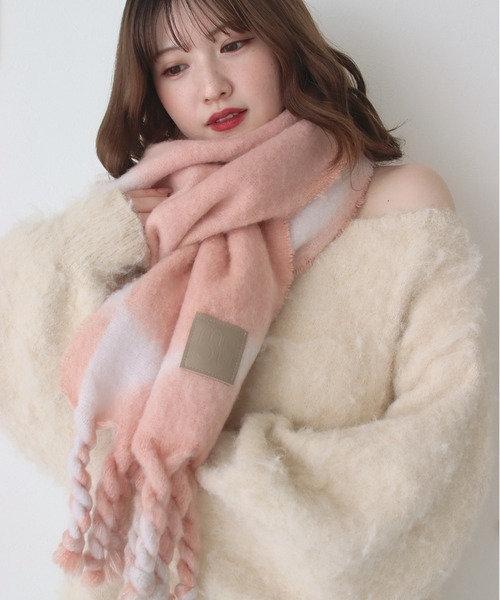 mellowneon（メロウネオン）の「ニュアンスカラーツイストマフラー（マフラー・レディース・ブラウン/ピンク・FREE）」の4枚目の写真