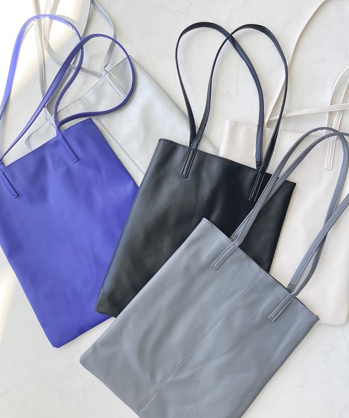 AS KNOW AS plus（アズノゥアズプラス）の「エコレザーフラットトートバッグ（トートバッグ・レディース・ブラック/アイボリー/シルバー/ブルー/グレー・FREE）」の4枚目の写真