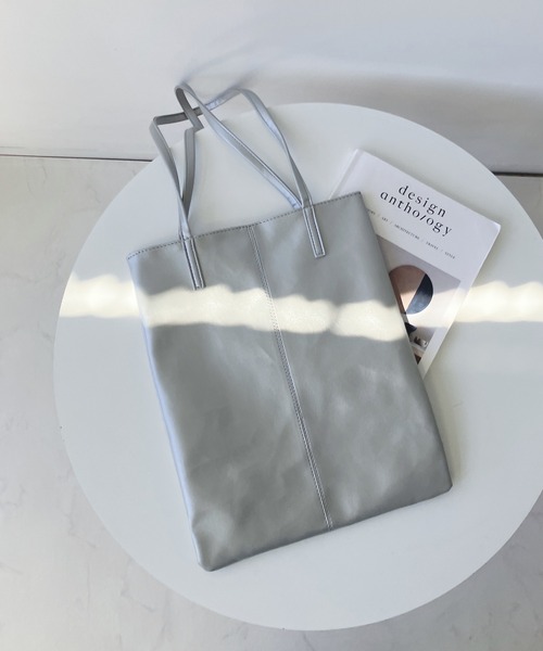 AS KNOW AS plus（アズノゥアズプラス）の「エコレザーフラットトートバッグ（トートバッグ・レディース・ブラック/アイボリー/シルバー/ブルー/グレー・FREE）」の6枚目の写真