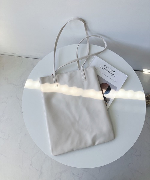 AS KNOW AS plus（アズノゥアズプラス）の「エコレザーフラットトートバッグ（トートバッグ・レディース・ブラック/アイボリー/シルバー/ブルー/グレー・FREE）」の11枚目の写真