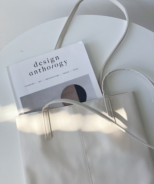 AS KNOW AS plus（アズノゥアズプラス）の「エコレザーフラットトートバッグ（トートバッグ・レディース・ブラック/アイボリー/シルバー/ブルー/グレー・FREE）」の12枚目の写真