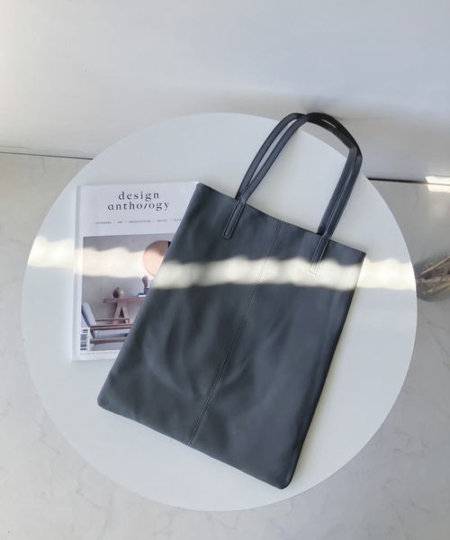 AS KNOW AS plus（アズノゥアズプラス）の「エコレザーフラットトートバッグ（トートバッグ・レディース・ブラック/アイボリー/シルバー/ブルー/グレー・FREE）」の8枚目の写真