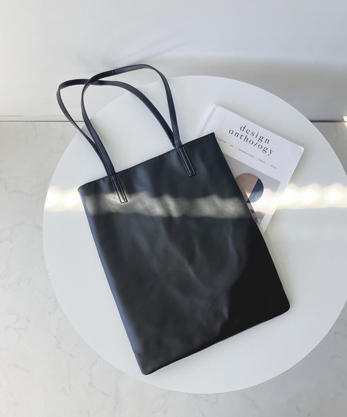 AS KNOW AS plus（アズノゥアズプラス）の「エコレザーフラットトートバッグ（トートバッグ・レディース・ブラック/アイボリー/シルバー/ブルー/グレー・FREE）」の10枚目の写真