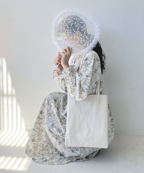 AS KNOW AS plus（アズノゥアズプラス）の「エコレザーフラットトートバッグ（トートバッグ・レディース・ブラック/アイボリー/シルバー/ブルー/グレー・FREE）」の14枚目の写真