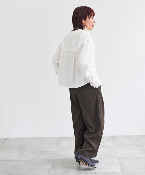 le.coeur blanc（ルクールブラン）の「クロップドパールボタンシャツ（シャツ/ブラウス・レディース・カーキオリーブ/オフホワイト/ダークグレー・38）」の13枚目の写真