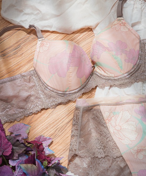 HEAVEN Japan（ヘヴンジャパン）の「じぶんメンテブラ 脇高補整ブラ