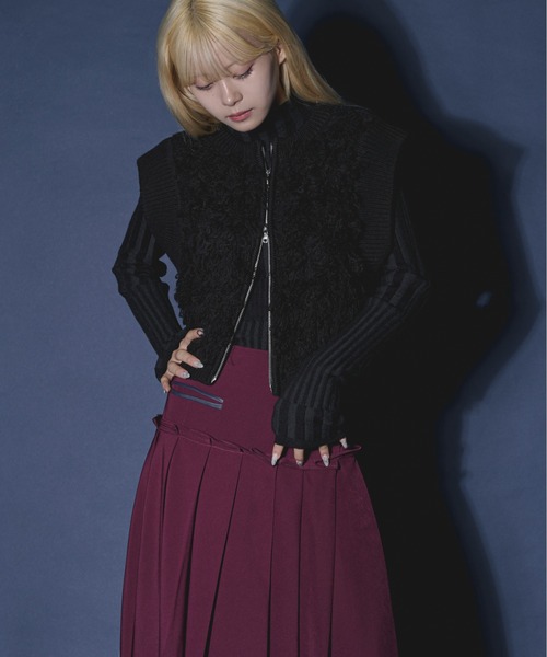 Ezick(エジック)の「2way shaggy switch loop yarn ジップショートベスト(ベスト・レディース・ブラック/ボルドー/オフホワイト・FREE)」の3枚目の写真