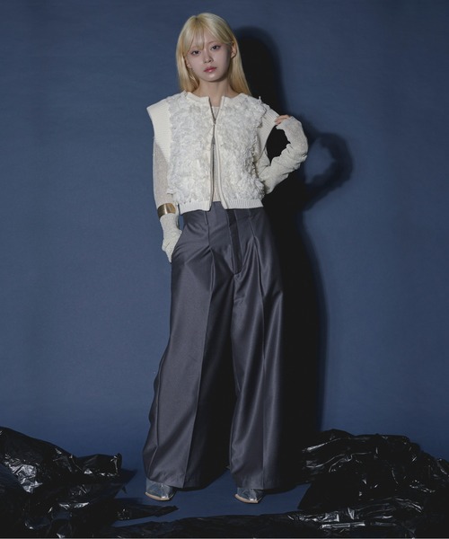 Ezick(エジック)の「2way shaggy switch loop yarn ジップショートベスト(ベスト・レディース・ブラック/ボルドー/オフホワイト・FREE)」の5枚目の写真