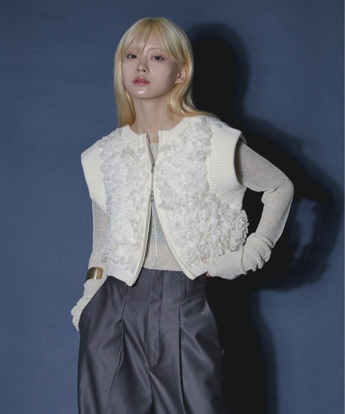 Ezick(エジック)の「2way shaggy switch loop yarn ジップショートベスト(ベスト・レディース・ブラック/ボルドー/オフホワイト・FREE)」の6枚目の写真