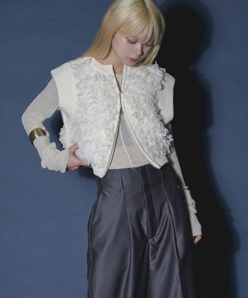 Ezick(エジック)の「2way shaggy switch loop yarn ジップショートベスト(ベスト・レディース・ブラック/ボルドー/オフホワイト・FREE)」の8枚目の写真