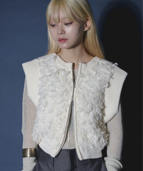 Ezick(エジック)の「2way shaggy switch loop yarn ジップショートベスト(ベスト・レディース・ブラック/ボルドー/オフホワイト・FREE)」の12枚目の写真