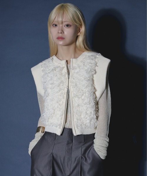 Ezick(エジック)の「2way shaggy switch loop yarn ジップショートベスト(ベスト・レディース・ブラック/ボルドー/オフホワイト・FREE)」の7枚目の写真