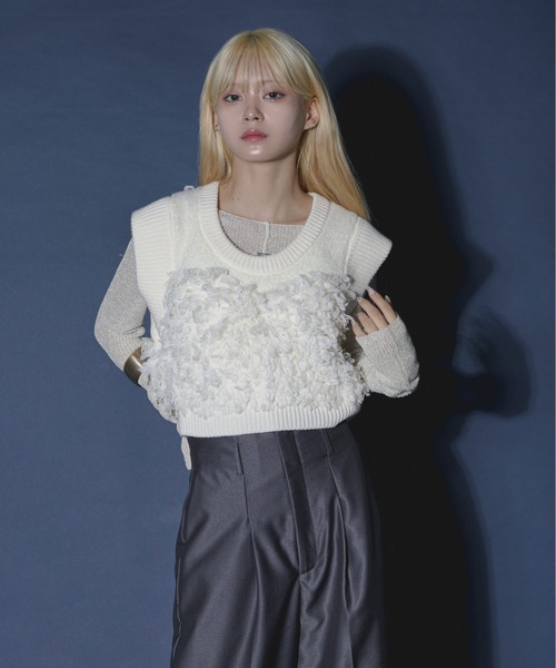 Ezick(エジック)の「2way shaggy switch loop yarn ジップショートベスト(ベスト・レディース・ブラック/ボルドー/オフホワイト・FREE)」の13枚目の写真