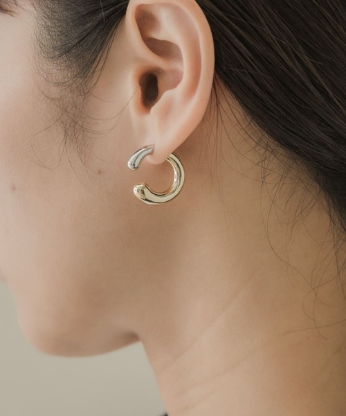SMELLY(スメリー)の「コンビメッキフープピアス(ピアス(両耳用)・レディース・ゴールド系その他・-)」の1枚目の写真