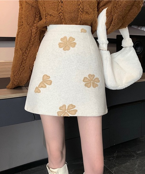 ROOPTOKYO(ループトウキョウ)の「▲フラワーモチーフ台形スカート(スカート・レディース・アイボリー/ブラック・S/M/L)」の2枚目の写真