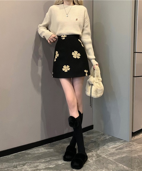 ROOPTOKYO(ループトウキョウ)の「▲フラワーモチーフ台形スカート(スカート・レディース・アイボリー/ブラック・S/M/L)」の1枚目の写真