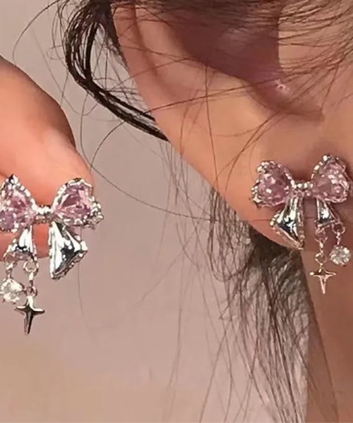 Mayree（メイリー）の「【float】リボンモチーフ ゆらゆら シルバー ピアス（ピアス（両耳用）・レディース・シルバー/ピンク/ブラック・FREE）」の3枚目の写真