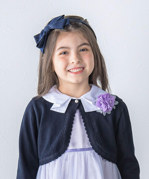 BeBe（ベベ）の「【日本製】ラメリボンカチューシャ（カチューシャ・キッズ・ネイビー/ベージュ・FREE）」の3枚目の写真