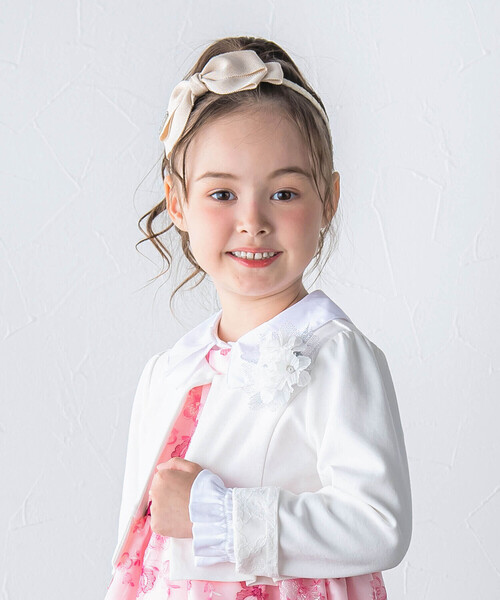 BeBe（ベベ）の「【日本製】ラメリボンカチューシャ（カチューシャ・キッズ・ネイビー/ベージュ・FREE）」の4枚目の写真