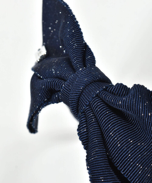 BeBe（ベベ）の「【日本製】ラメリボンカチューシャ（カチューシャ・キッズ・ネイビー/ベージュ・FREE）」の12枚目の写真