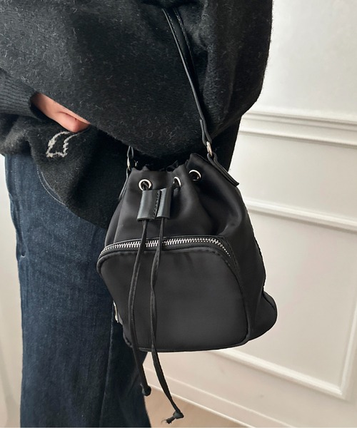 apres jour mignon（アプレジュールミニョン）の「【apresjour mignon×ARIAZ】２WAY巾着ショルダーバッグ（ショルダーバッグ・レディース・ブラック・ONESIZE）」の2枚目の写真