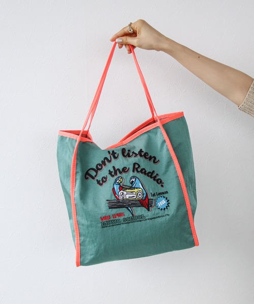 Cepica（セピカ）の「刺繍ナイロントート（トートバッグ・レディース・オレンジ/アイボリー/グリーン/ライトベージュ/ライトグレー・FREE）」の4枚目の写真