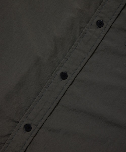 WILD LIFE TAILOR Adam et Rope'(ワイルドテーラーアダムエロペ )の「【WILD LIFE TAILOR】ワッシャーナイロン タスラン ショートスリーブ レギュラーカラーシャツ / 弱撥水 / UVカット / 接触冷感 / 透湿(シャツ/ブラウス・メンズ・ネイビー/オリーブ/チャコールグレー・L/M)」の9枚目の写真