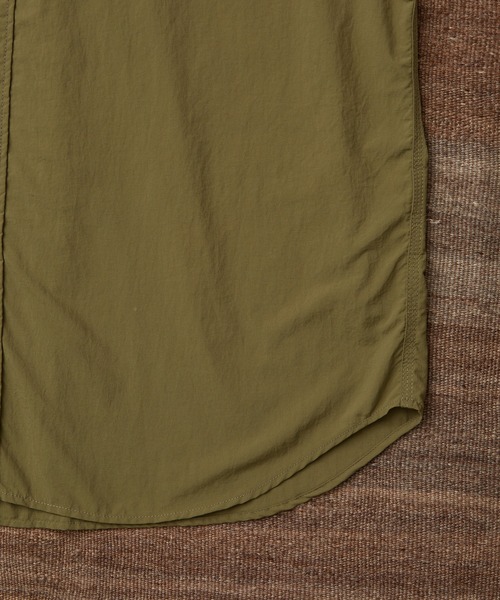 WILD LIFE TAILOR Adam et Rope'(ワイルドテーラーアダムエロペ )の「【WILD LIFE TAILOR】ワッシャーナイロン タスラン ショートスリーブ レギュラーカラーシャツ / 弱撥水 / UVカット / 接触冷感 / 透湿(シャツ/ブラウス・メンズ・ネイビー/オリーブ/チャコールグレー・L/M)」の14枚目の写真
