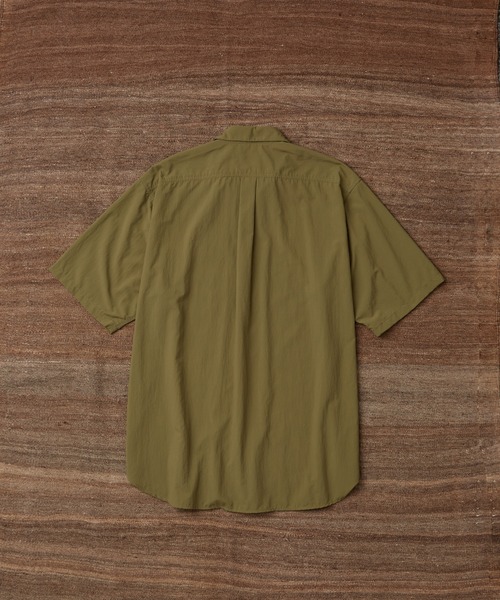 WILD LIFE TAILOR Adam et Rope'(ワイルドテーラーアダムエロペ )の「【WILD LIFE TAILOR】ワッシャーナイロン タスラン ショートスリーブ レギュラーカラーシャツ / 弱撥水 / UVカット / 接触冷感 / 透湿(シャツ/ブラウス・メンズ・ネイビー/オリーブ/チャコールグレー・L/M)」の15枚目の写真