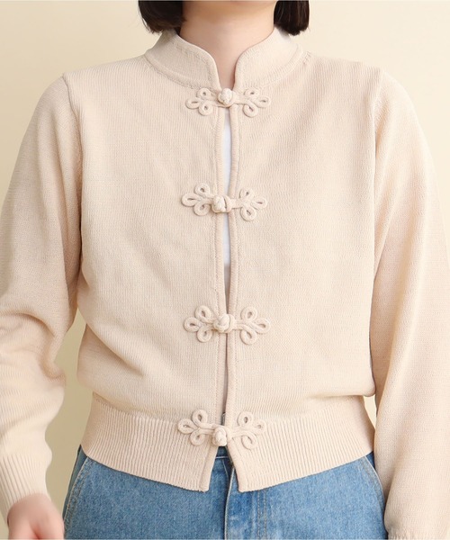 I am I in fact...(アイアムアイインファクト)の「C/Ny 華釦 カーディガン 2024(カーディガン/ボレロ・レディース・ベージュ/ブラック・FREE)」の3枚目の写真