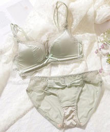 Lace Ladies（レースレディース）の「レース ドッキング レイヤード ノンワイヤー ブラ&ショーツ（ブラ&ショーツ）」