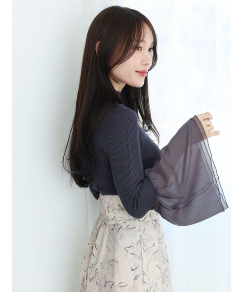 MERCURYDUO（マーキュリーデュオ）の「異素材フレアスリーブ切替ニット（ニット/セーター・レディース・オフホワイト/ブルー/チャコールグレー・FREE）」の8枚目の写真