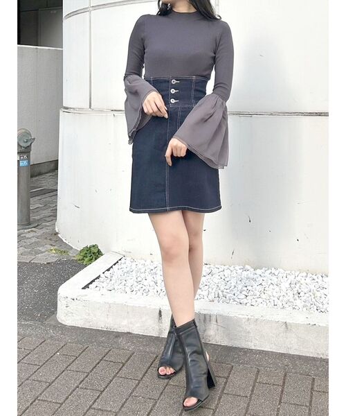 MERCURYDUO（マーキュリーデュオ）の「異素材フレアスリーブ切替ニット（ニット/セーター・レディース・オフホワイト/ブルー/チャコールグレー・FREE）」の9枚目の写真